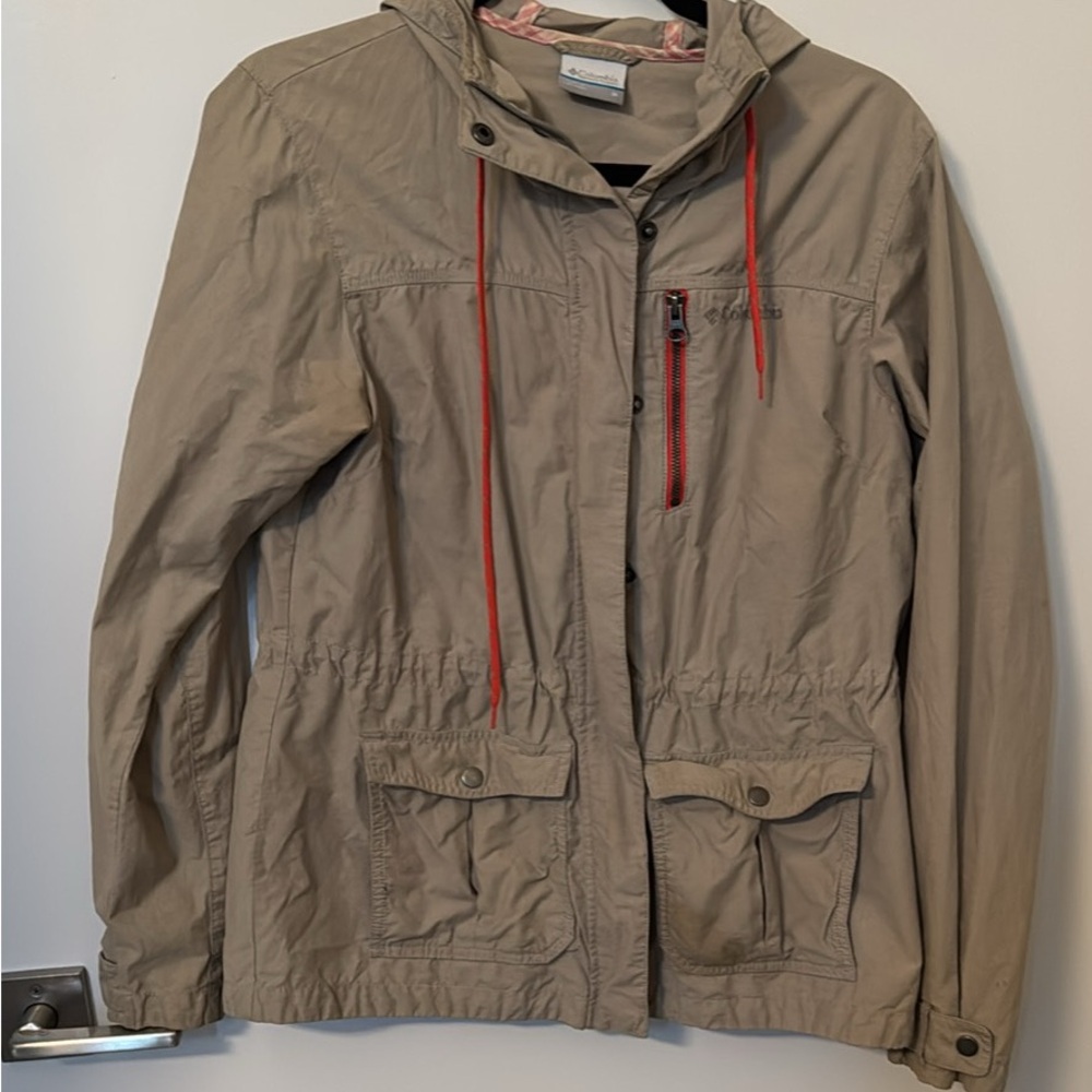 Columbia light weight jacket
Women's size Medium